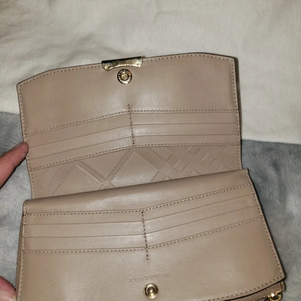 Burberry Beige Leather Wallet - Picture 5 of 5